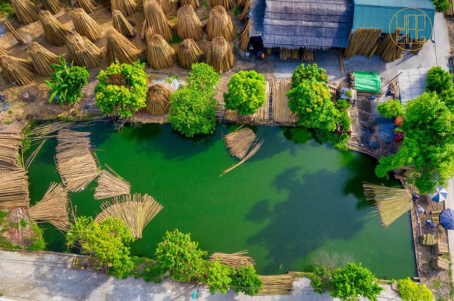 Ao ngâm tre giữa làng Xuân Lai nhìn từ trên cao